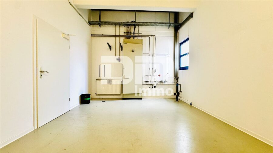 Vielseitiger Gewerbekomplex Halle + Büro / Freifläche - Top Infrastruktur direkt am A44 / A49 Kreuz - Verteilung Elektrik Zentral